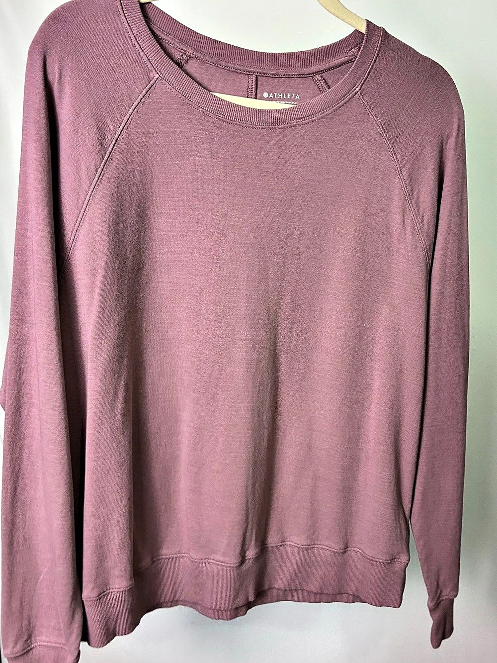 Athleta Women’s Mauve Crewneck Sweatshirt Raglan Sleeve Soft Pullover